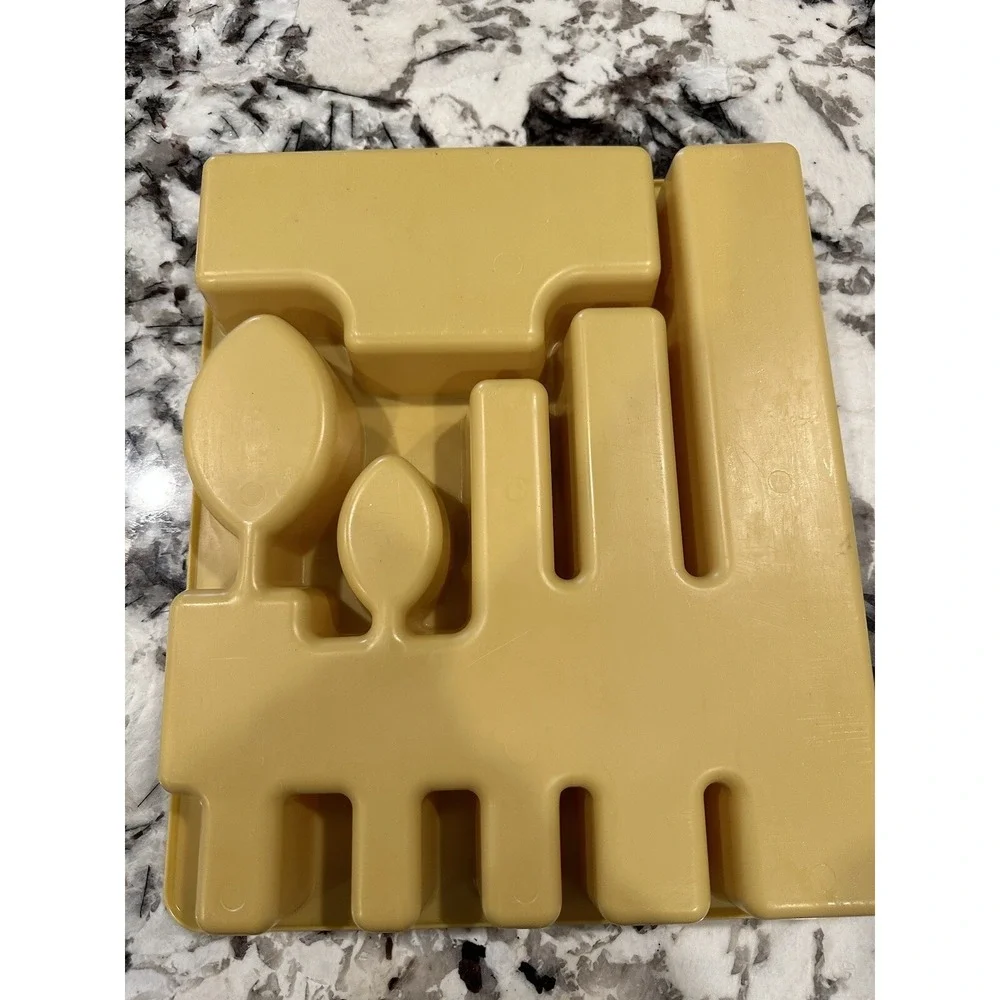 Rubbermaid Vintage 2922 Yellow Gold Silverware Tray Separator Utensil Holder